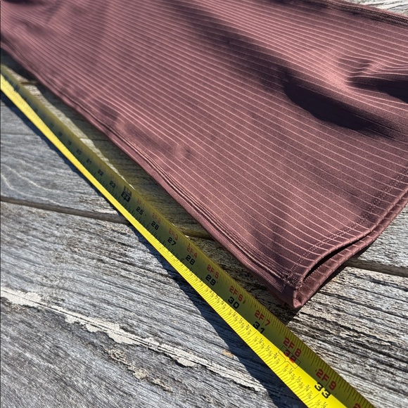 VUORI Inversion Rib Slim Flare SABLE SIZE large NWT - Picture 3 of 5